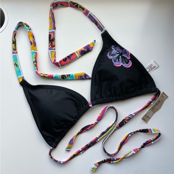 NWT Triangle bikini top🌟 - Picture 1 of 4